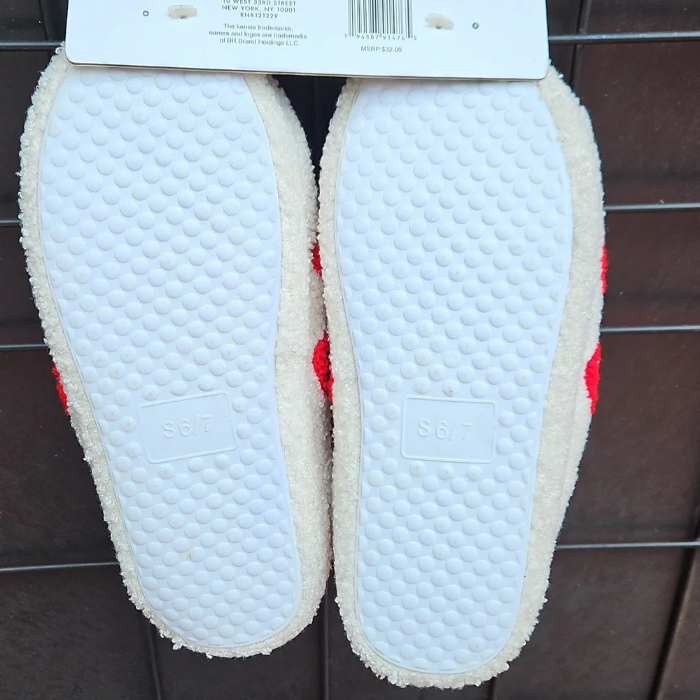 NEW WITH TAGS Kensie Size 6/7 Ivory Red Strawberries Fuzzy Memory Foam Slippers - Picture 6 of 17